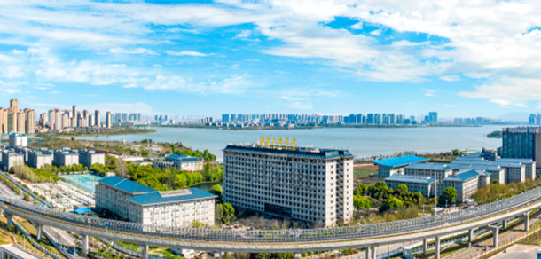 大學(xué)校志：校名、校標、校訓(xùn)、?；?、校旗、校歌