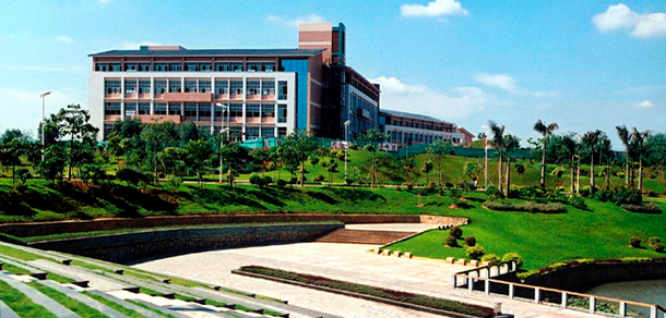 大學(xué)校志：校名、校標(biāo)、校訓(xùn)、?；?、校旗、校歌