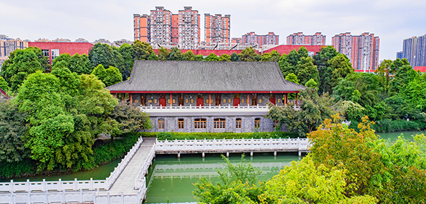 成都工業(yè)學(xué)院